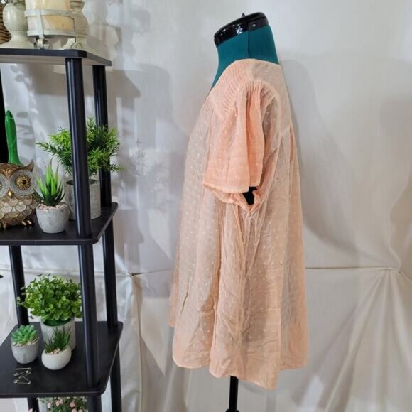 Torrid Peach Swiss Dot‎ Smocked Top - Size Large - Picture 4 of 11